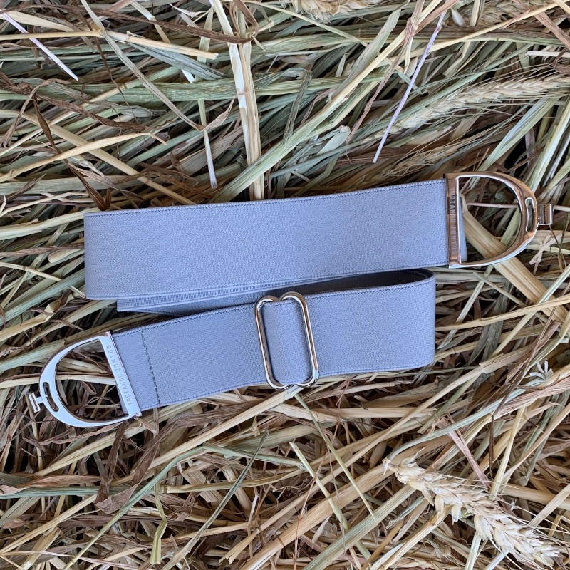 Cinturón elástico hebilla estribo color gris claro