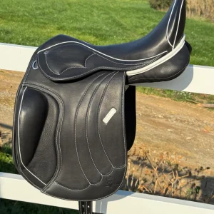 Silla de doma titán pro cuero soft, taco grande, asiento profundo