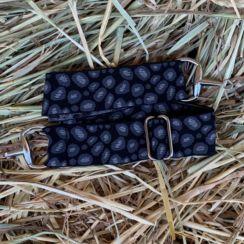 Cinturón elástico hebilla bocado color negro manchas