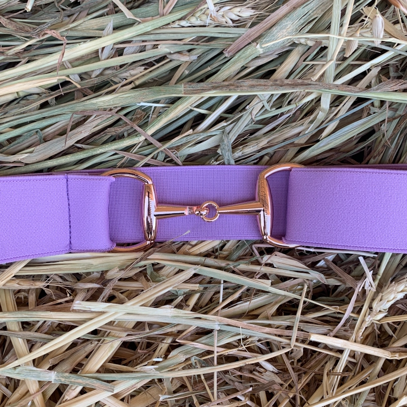 Cinturón Elástico Bocado Rosa. Hebilla en forma de bocado rosa, enganche cerrado