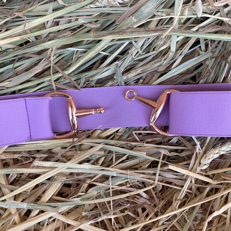 Cinturón Elástico Bocado Rosa. Hebilla en forma de bocado rosa, enganche abierto