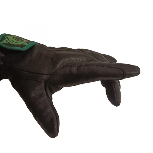 Primer plano del refuerzo lateral extra grueso de los guantes de equitación de 8mm, ideal para el trabajo diario y disciplinas de resistencia.