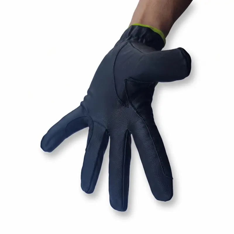 Refuerzo en meñique y anular para paso de riendas en guantes de raid equitación