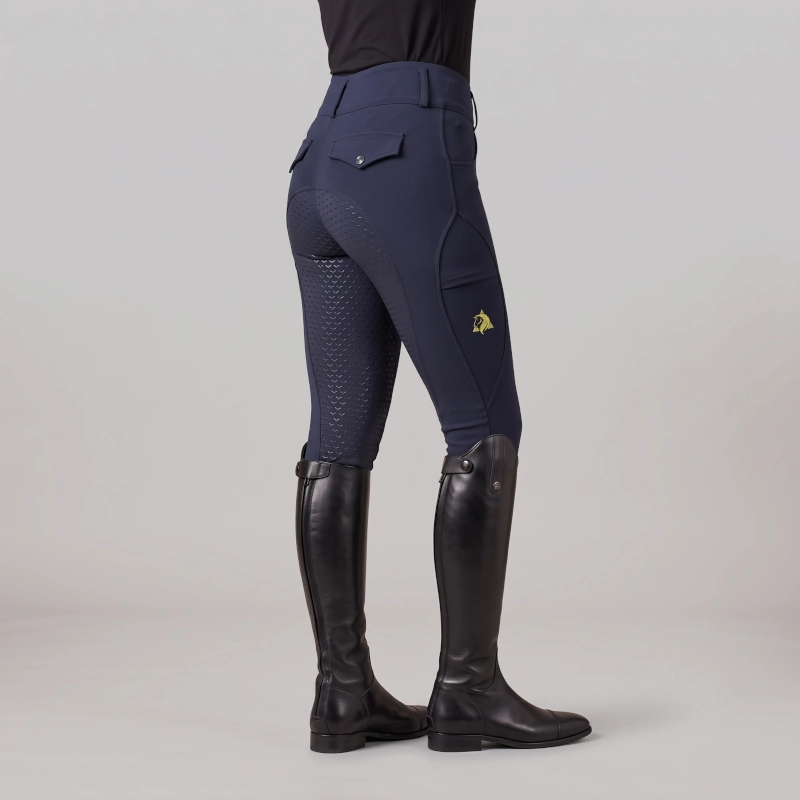Vista posterior de pantalón de montar para mujer con full grip de silicona en asiento